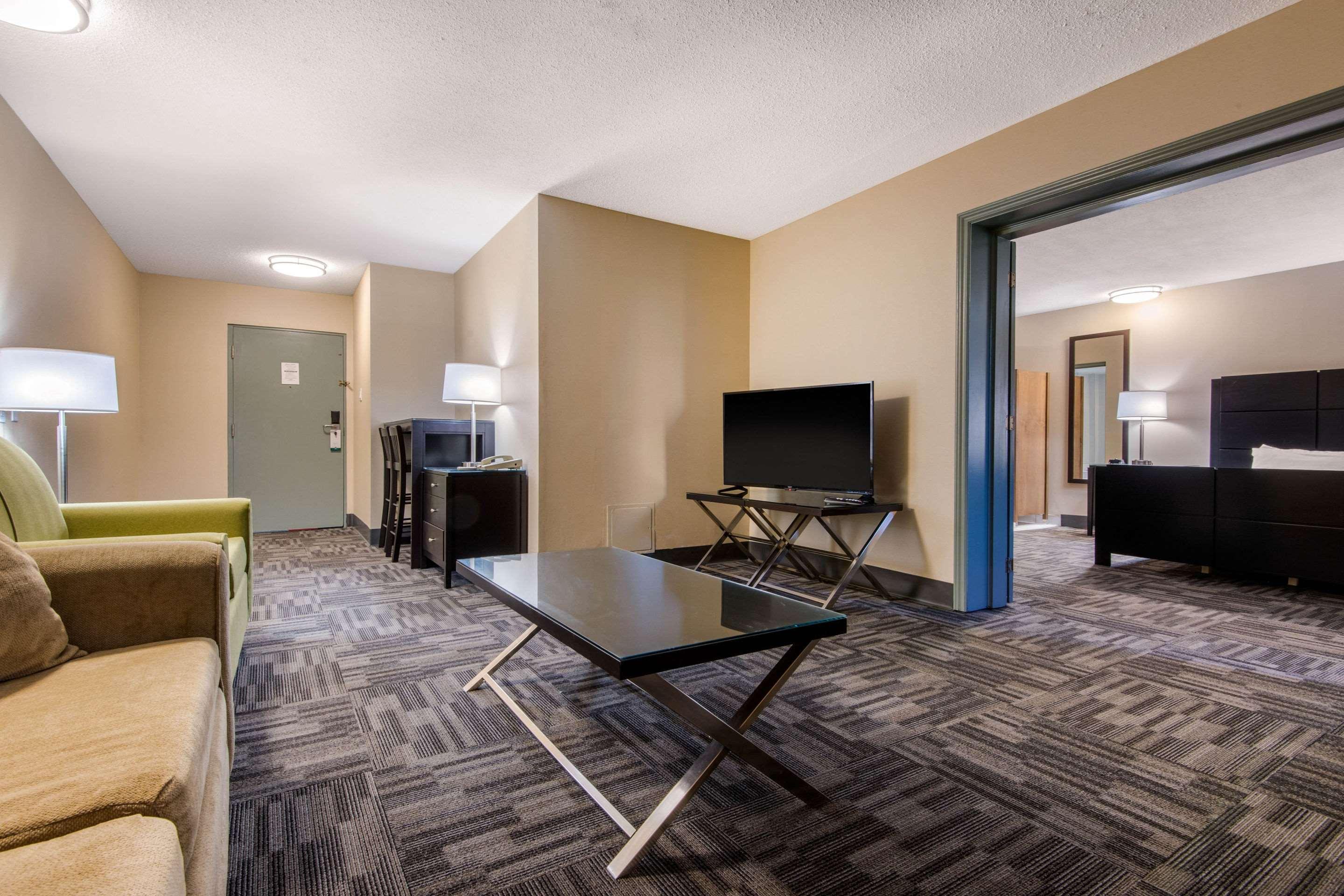 Quality Inn & Conference Centre Orillia Esterno foto