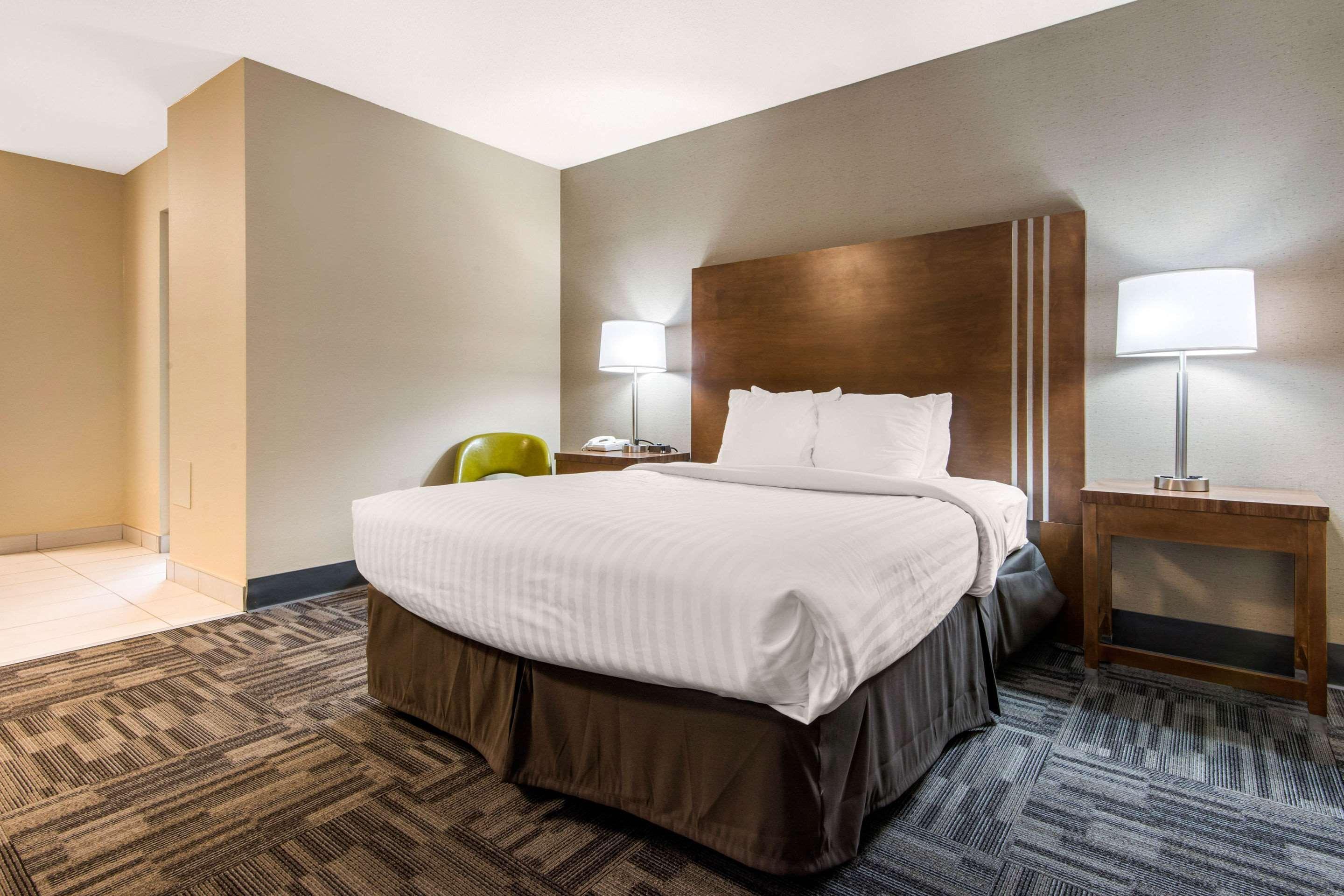 Quality Inn & Conference Centre Orillia Esterno foto