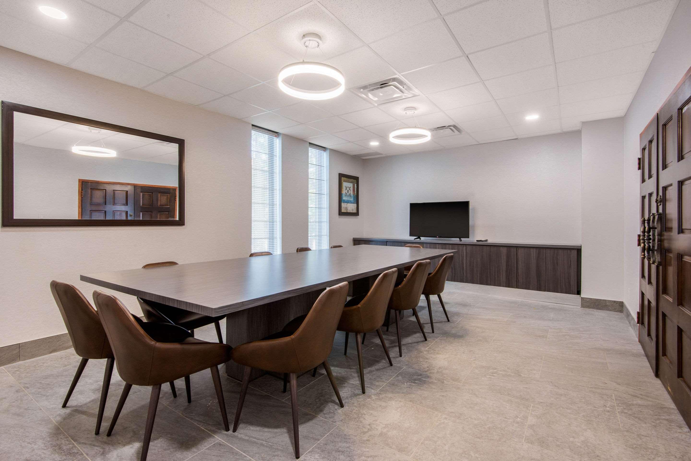Quality Inn & Conference Centre Orillia Esterno foto