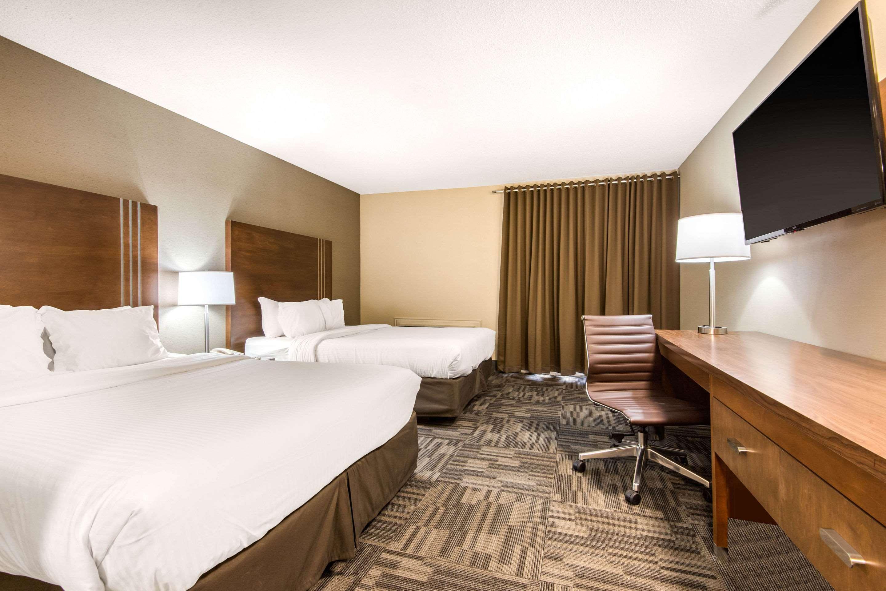Quality Inn & Conference Centre Orillia Esterno foto