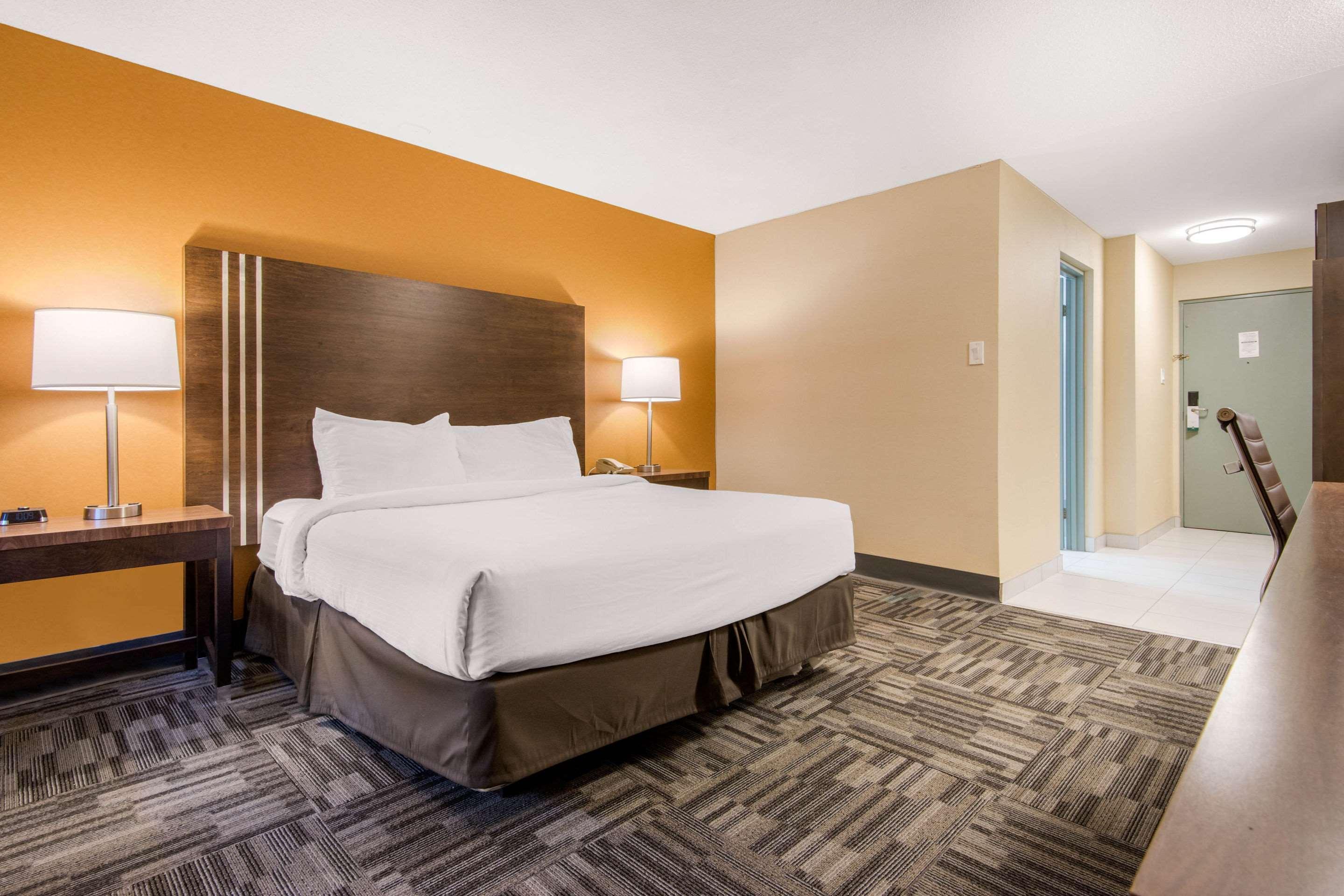 Quality Inn & Conference Centre Orillia Esterno foto