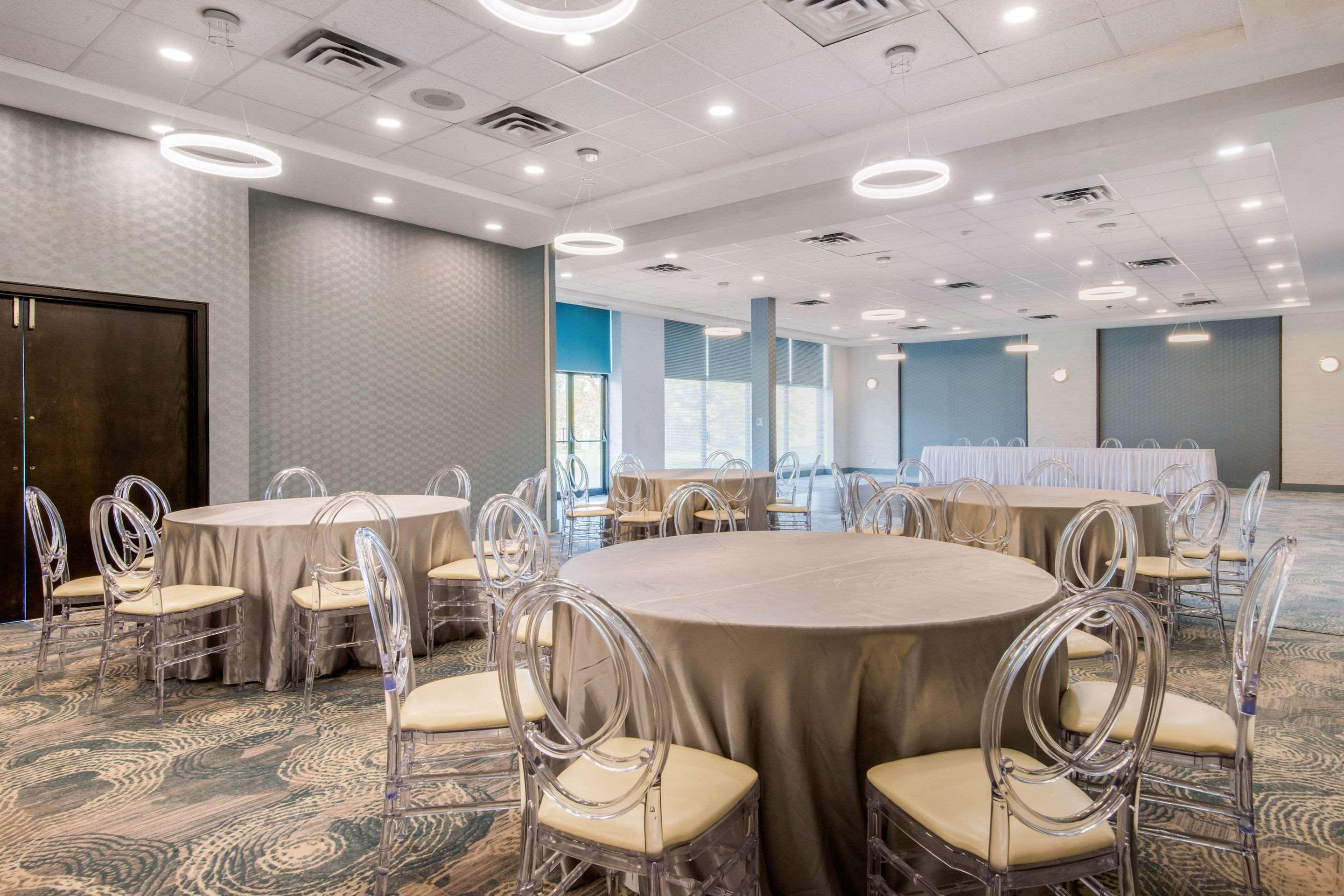 Quality Inn & Conference Centre Orillia Esterno foto