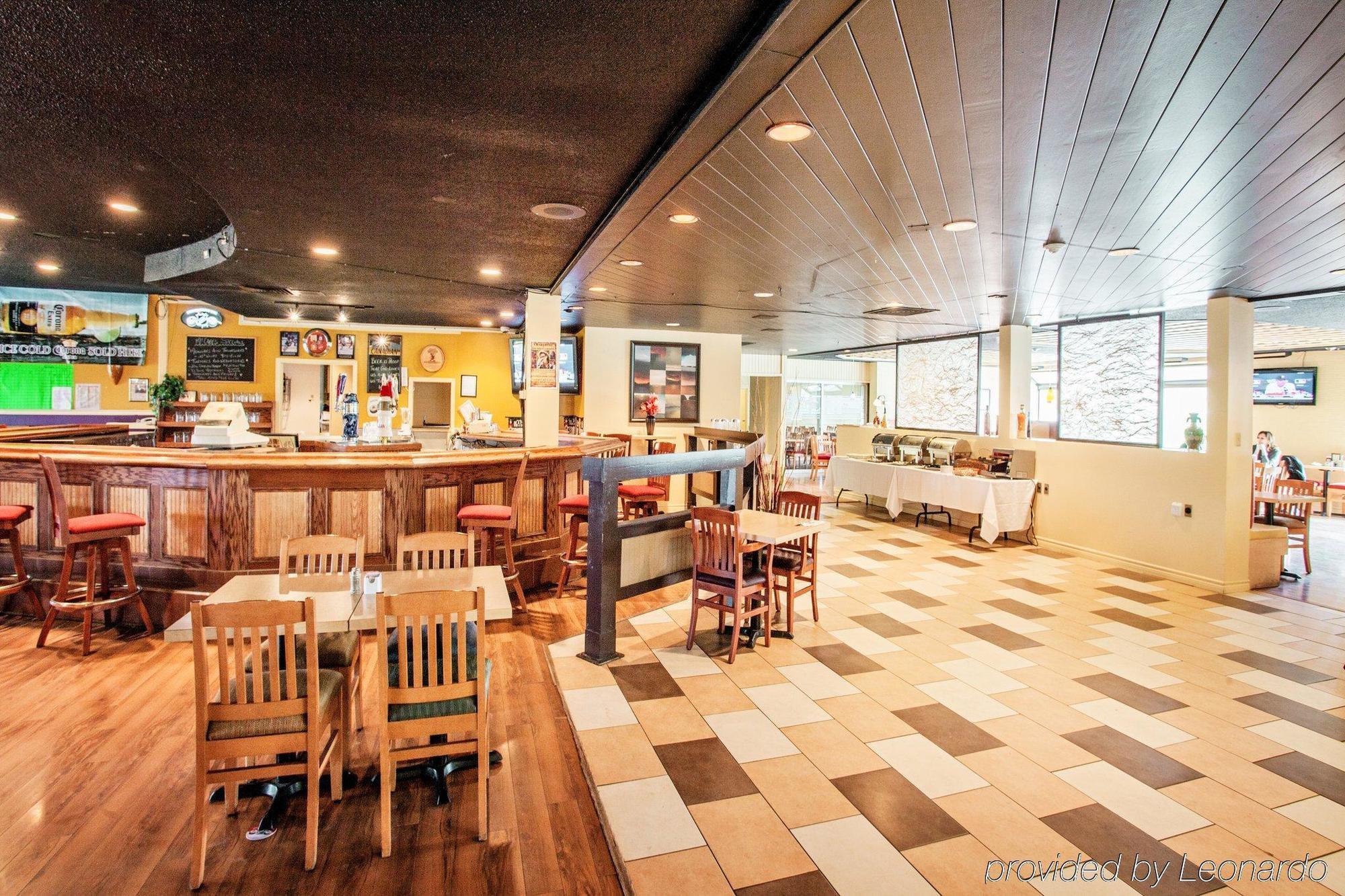 Quality Inn & Conference Centre Orillia Esterno foto