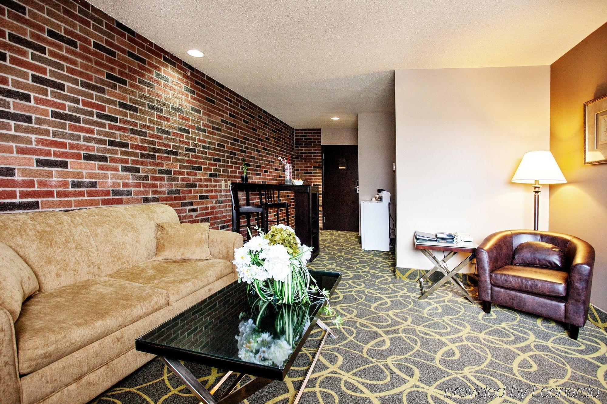 Quality Inn & Conference Centre Orillia Esterno foto