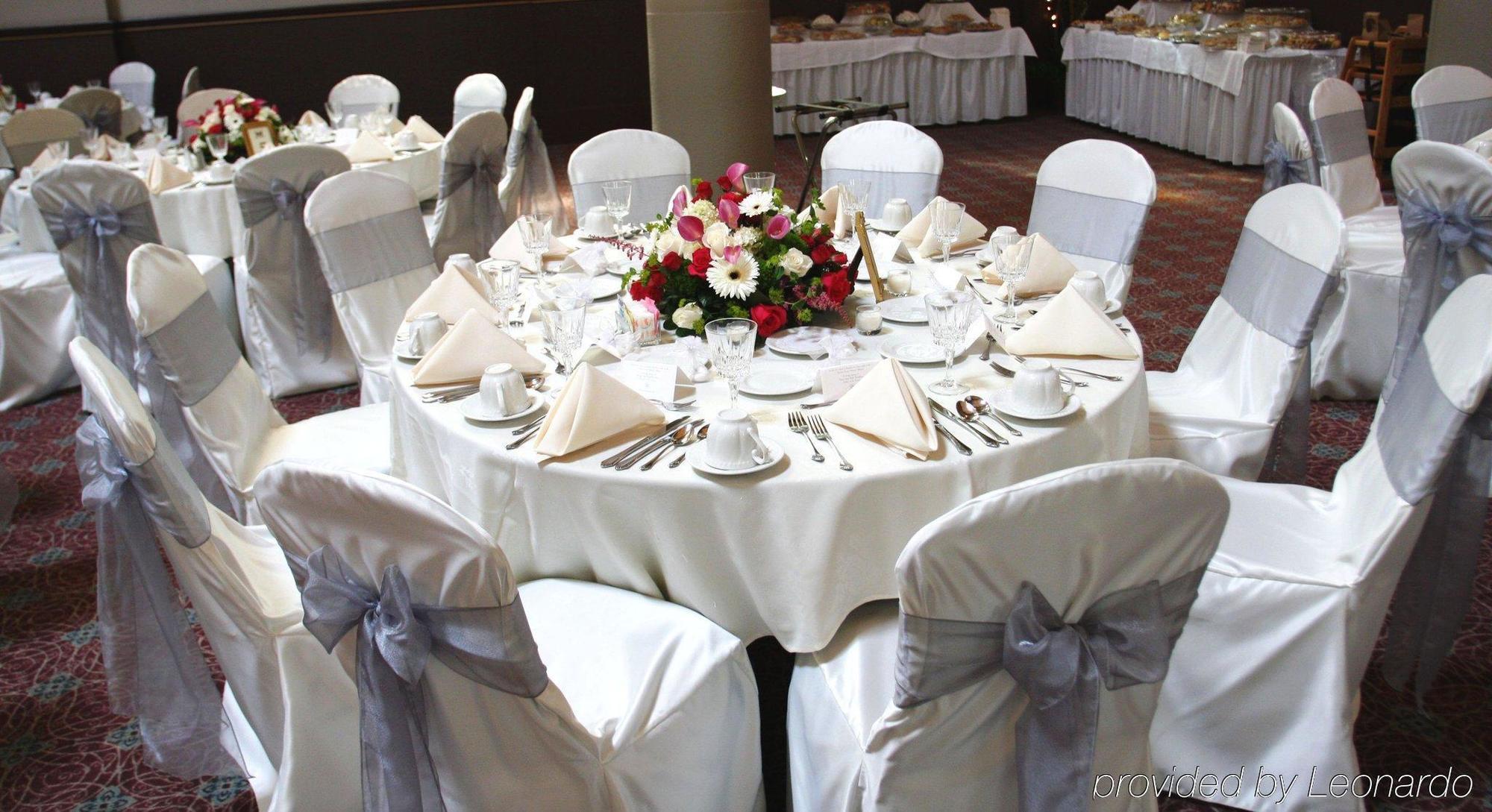 Quality Inn & Conference Centre Orillia Esterno foto