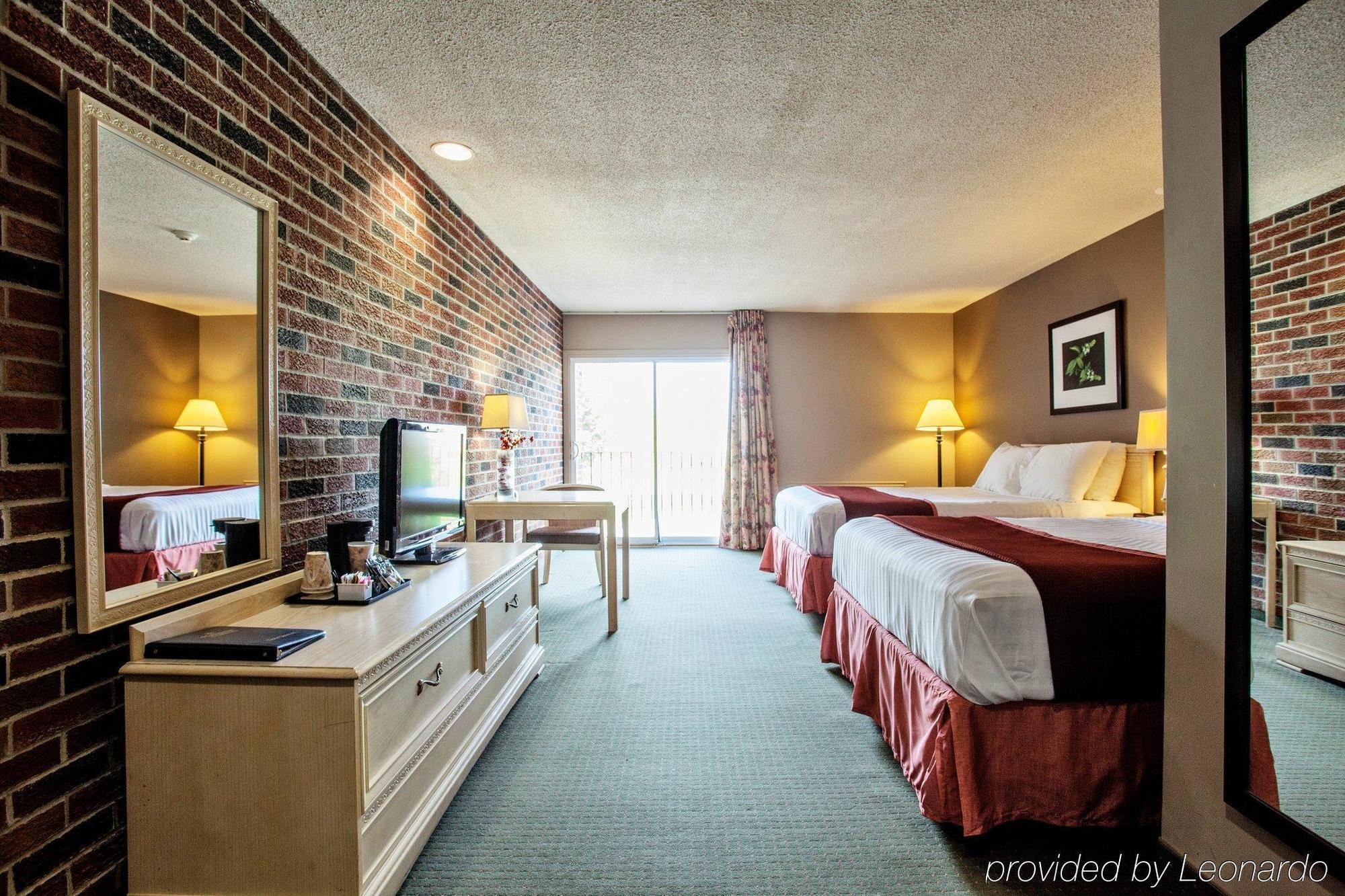 Quality Inn & Conference Centre Orillia Esterno foto