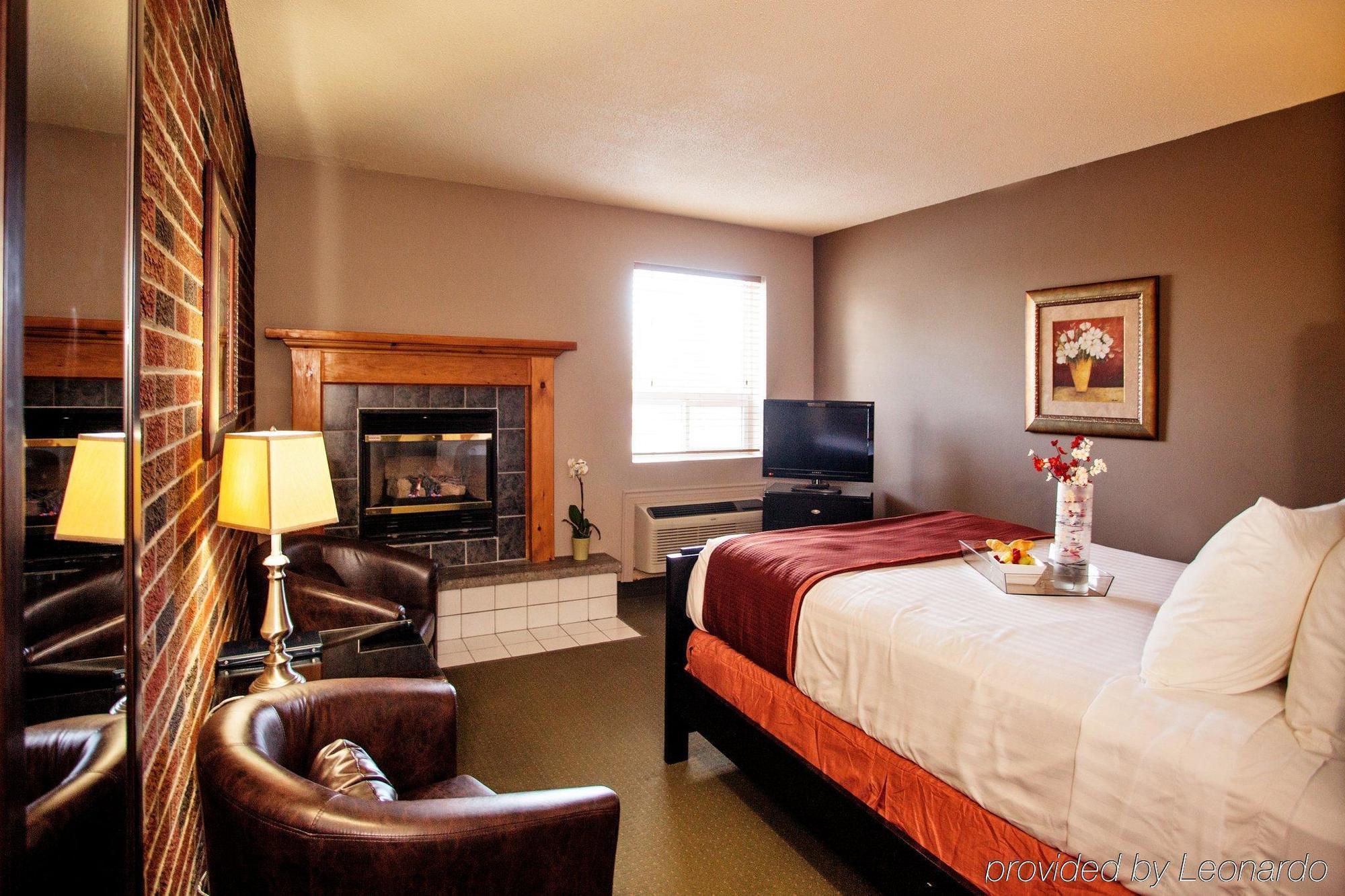 Quality Inn & Conference Centre Orillia Esterno foto