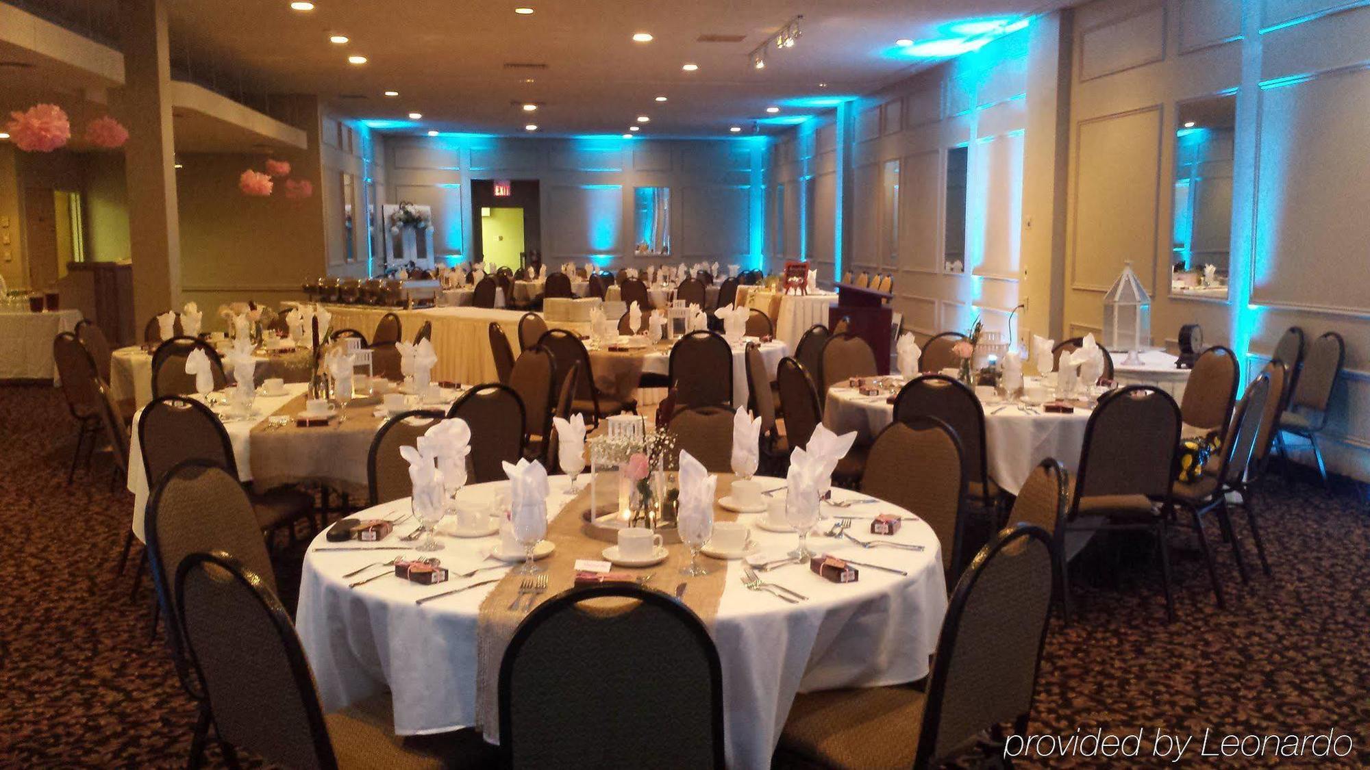 Quality Inn & Conference Centre Orillia Esterno foto