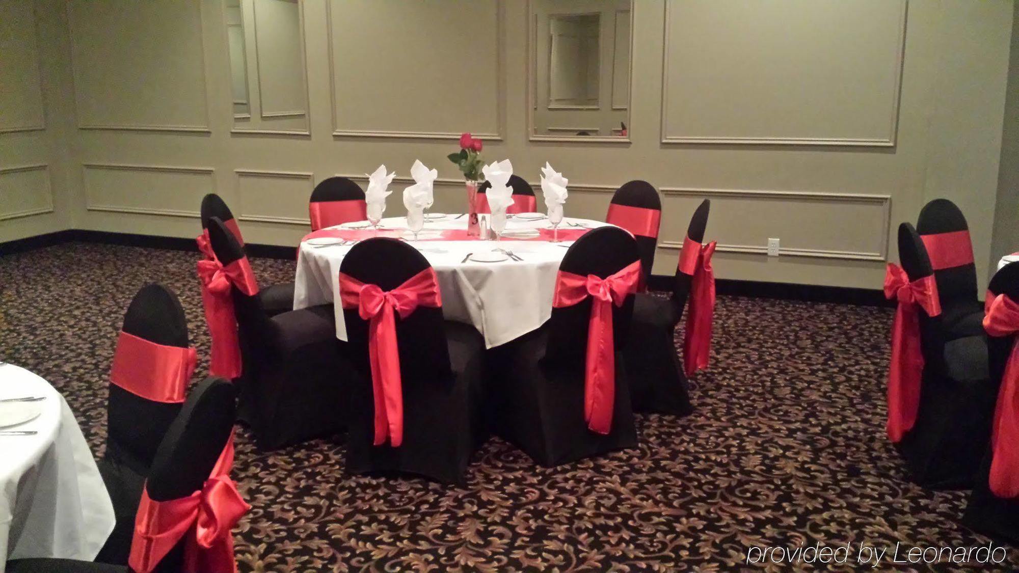 Quality Inn & Conference Centre Orillia Esterno foto
