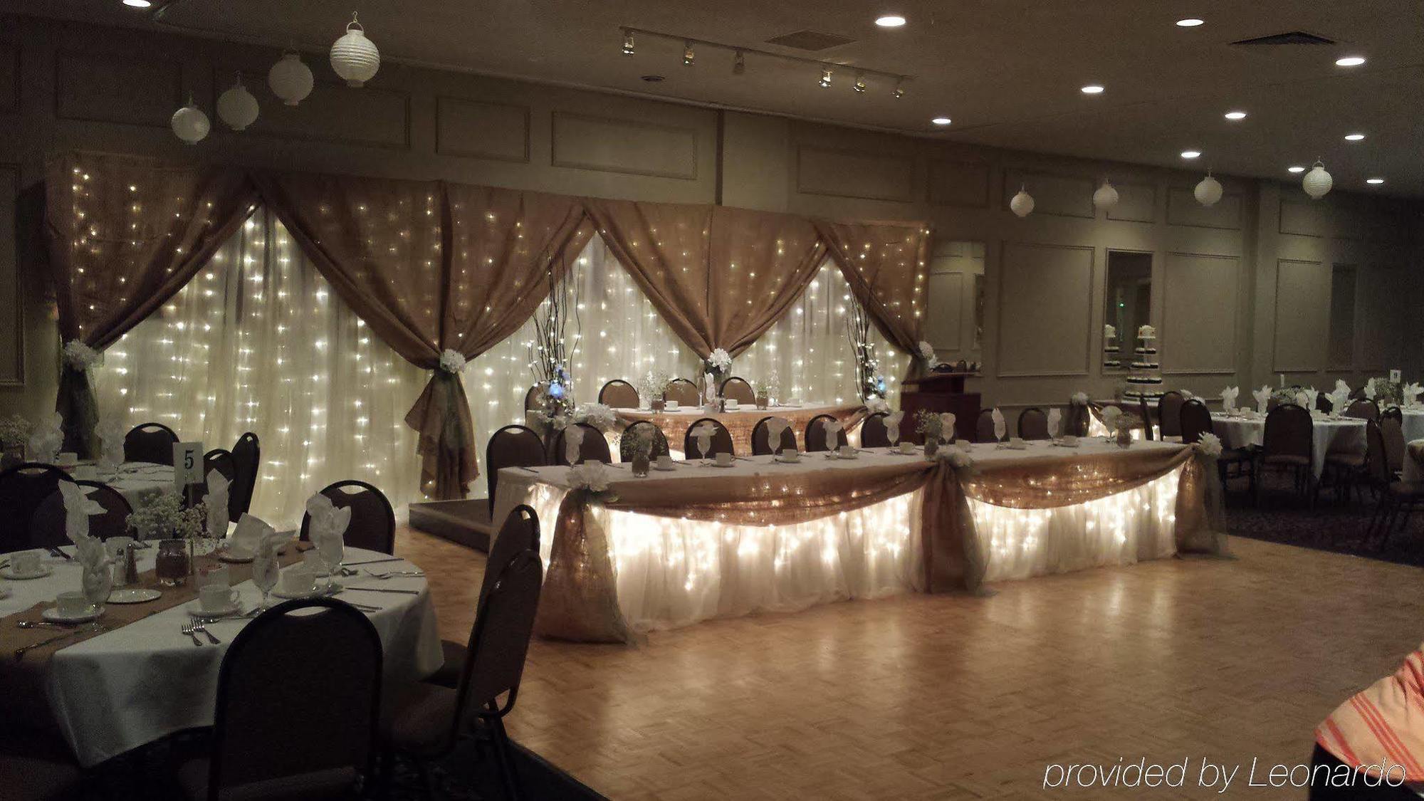 Quality Inn & Conference Centre Orillia Esterno foto