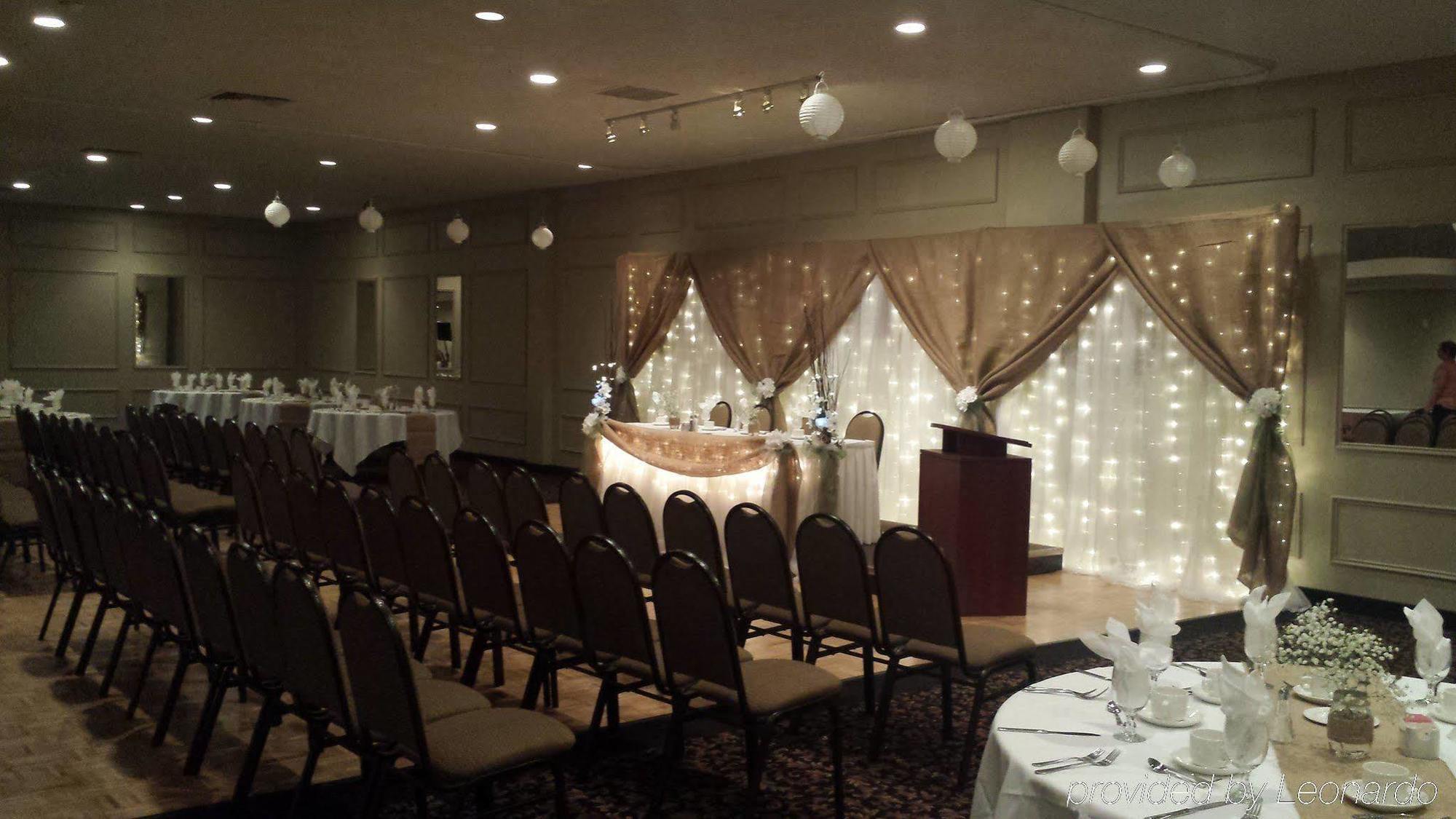 Quality Inn & Conference Centre Orillia Esterno foto