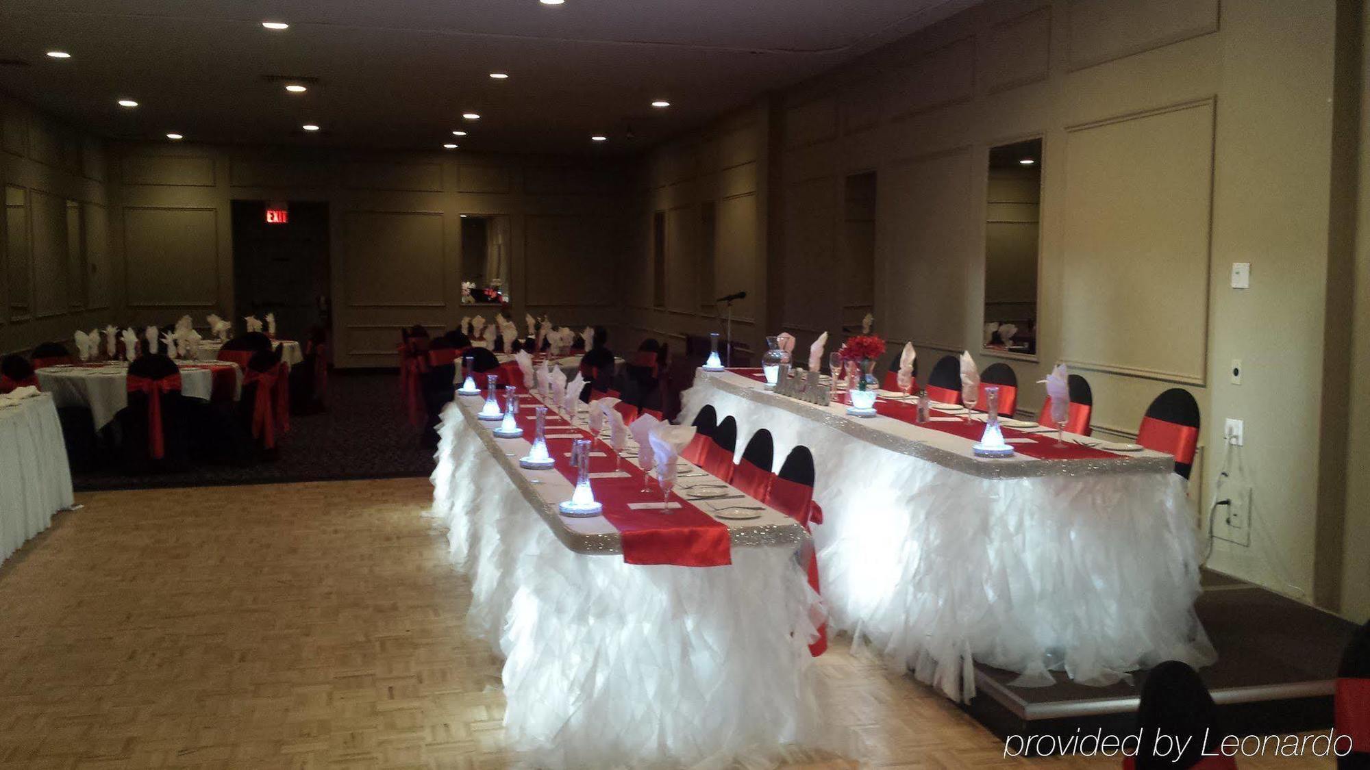 Quality Inn & Conference Centre Orillia Esterno foto