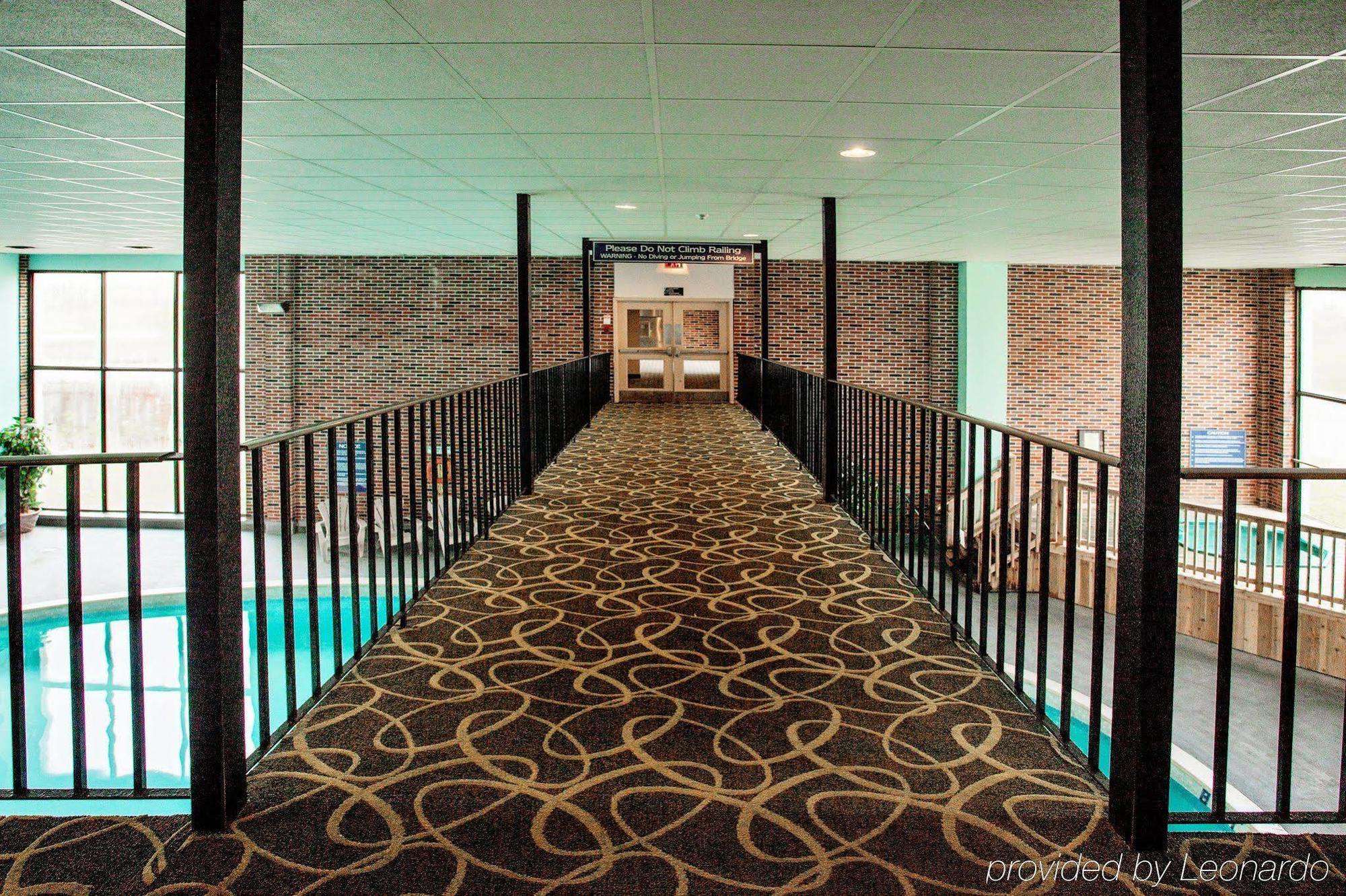 Quality Inn & Conference Centre Orillia Esterno foto