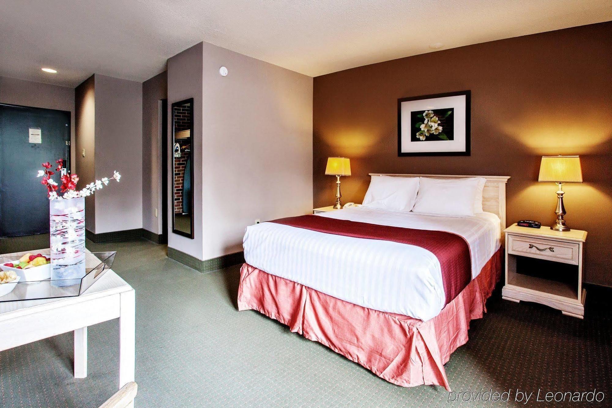 Quality Inn & Conference Centre Orillia Esterno foto