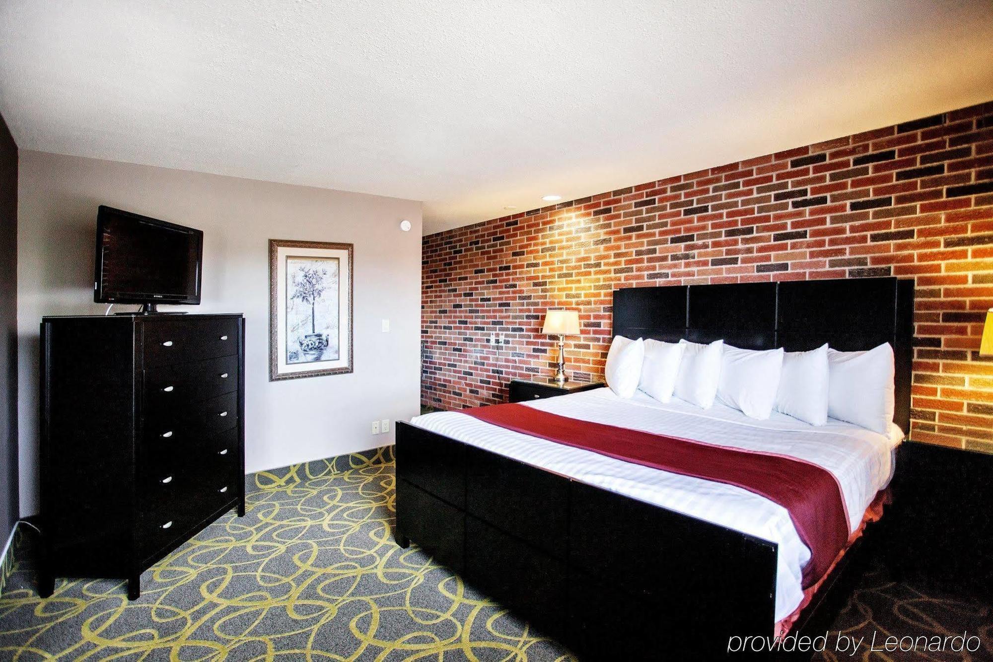 Quality Inn & Conference Centre Orillia Esterno foto